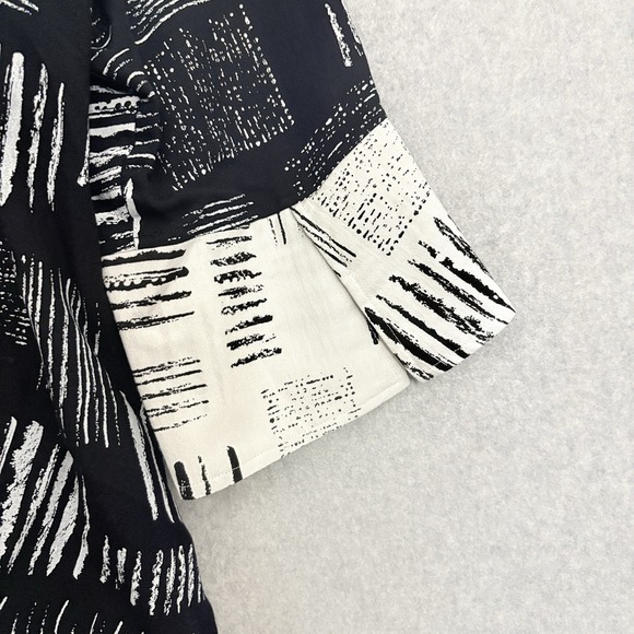 Ali Miles Womens Top Size 1X Black White Mixed Media Artsy Lagenlook Button - Picture 4 of 6